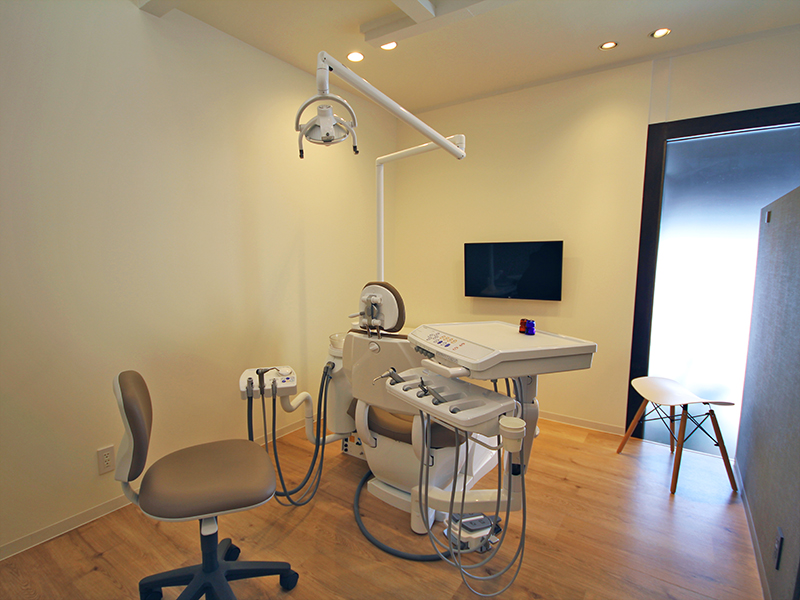 松山市の歯医者（歯科）HAKUデンタルクリニックの診察室